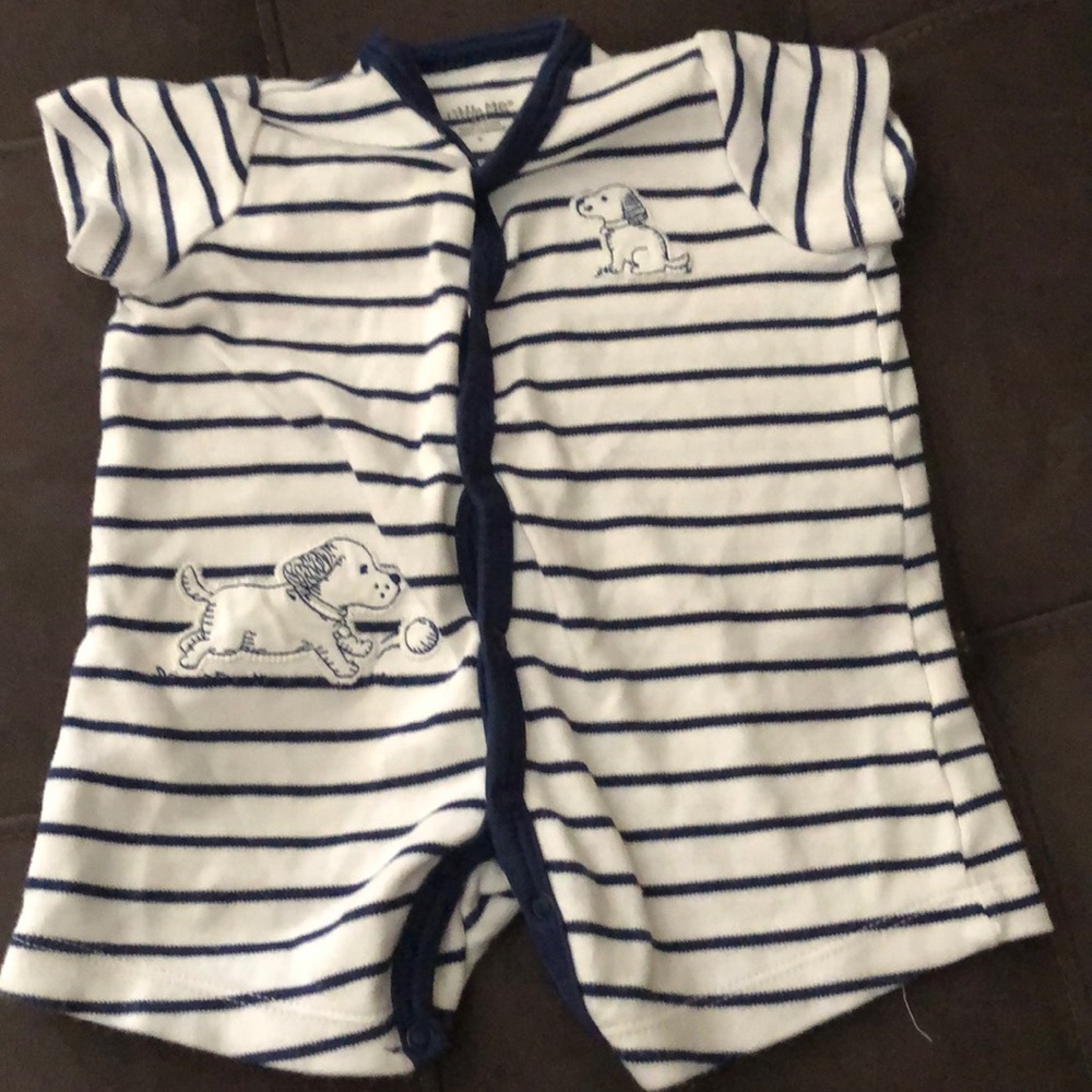 Short sleeve/short outfit with puppies